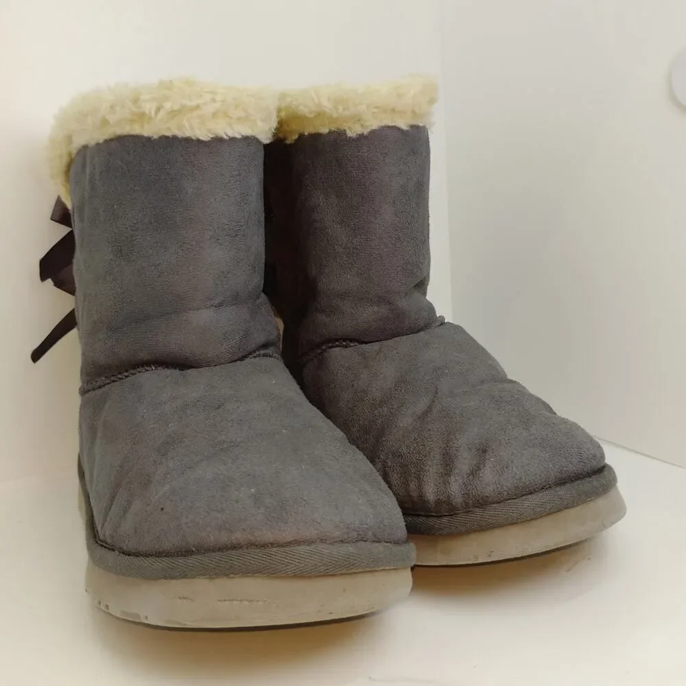 UGG Australia Gray Suede Double Bow Shearling Boots - Size 9